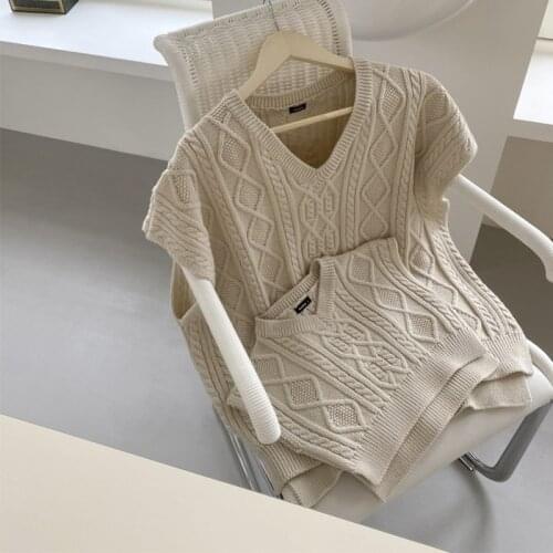 Korean childrens clothing 21 autumn baby V-neck twist knitted pullover vest vest vest parent-child sweater