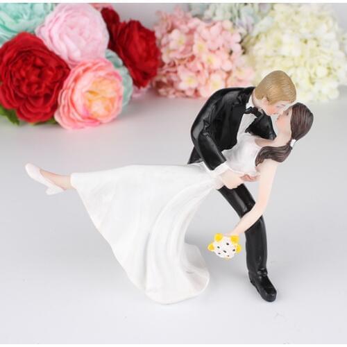Castle For The Wedding Wedding Cake Topper Resin Bride And Groom Couple Figurine Decoration Craft Gift Ornaments