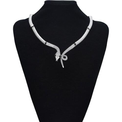 Punk Hip Hop Metal Black Stone Collar Choker Necklaces for Women Bohemian Vintage Statement Necklace Party Jewelry bijoux femme