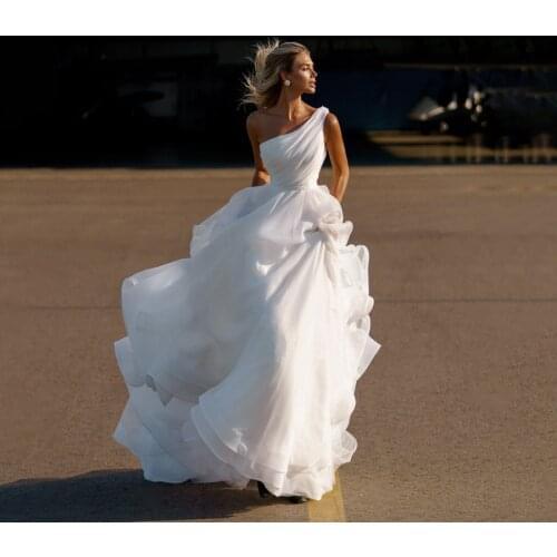Fashion One Shoulder A-line Ruched Organza Wedding Dress Princesse Cusotmized Made Bridal Dress 2021