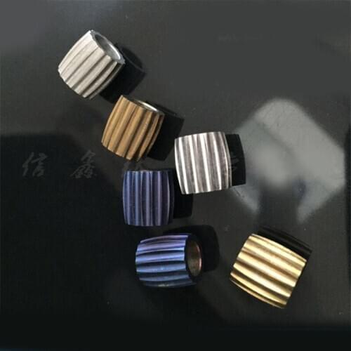 2pcs Creative Titanium Lanyard Round Shape Bead Paracord Cord Bead Knife Tool EDC Gear Pendant Keychain Accessory Cosplay DIY