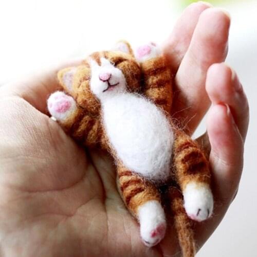 Mini Sleeping Cat Needle Felting Kits for Beginners, Needles, Finger Guards, Foam Mat, Instructions, DIY Felting Craft Gift