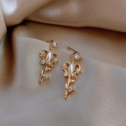 Minar Temperament Gold Love Heart Pearl Dangle Earrings for Women Sweet Rhinestone Twist Earrings Wedding Jewellery