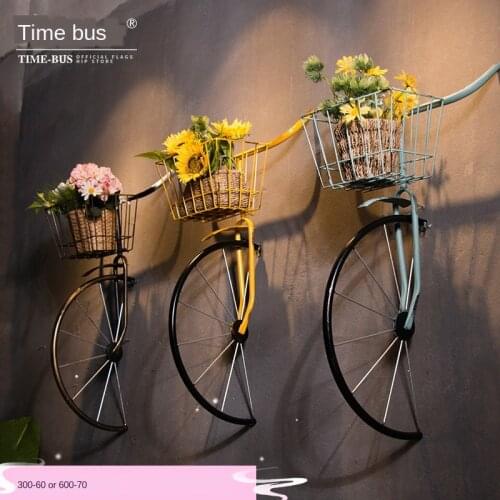 Retro creative industrial wall nostalgic wall hanging axle surface rust barbecue shop restaurant bar background wall decoration