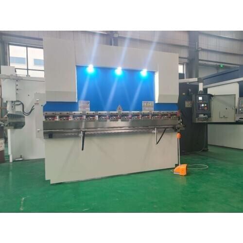 WC67K-40T2500 CNC Hydraulic Press Brake With Automatic Backgauge Controlled By ESTUN E21 Controller