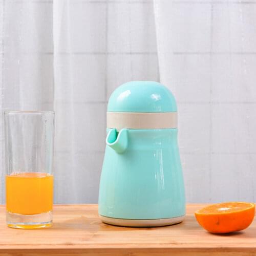 Portable Manual Lemon Juicer Fruit Press Simple Orange Juice Juicer Penguin Juice Cup Household Manual Juicers