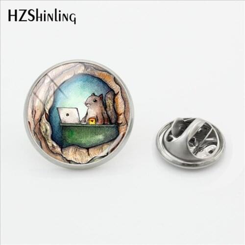 2018 New Funny Squirrel Pin Stainless Steel Little Squirrels Painting Lapel Pin Glass Cabochon Hand Craft Jewelry