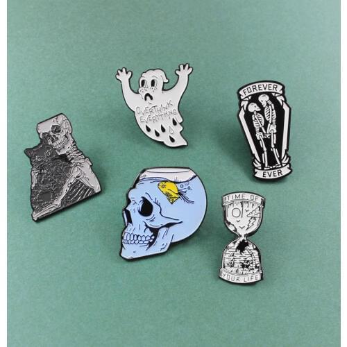 Ghost Skeleton YOUR LIFE Hourglass Fish Tank Skull Goldfish Cat Skeleton loverer Coffin Skull Brooch Enamel Halloween Pins Badge