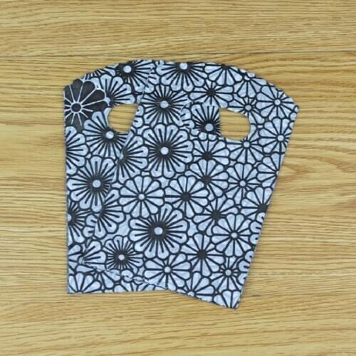 Simple White with Black Flower Candy Gifts Storage Bags 50pcs 9x15cm with Handle Small Cheap Plastic Bags Pouches for Jewelry
