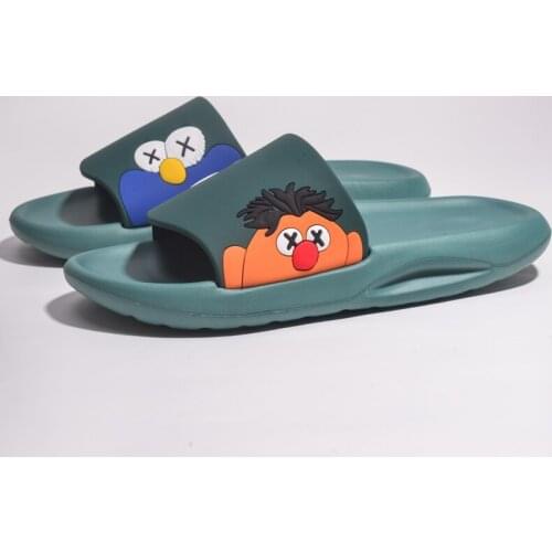 2021 New Slippers Men Summer Unisex Bathroom Design Slipper Casual Cartoon Comfortable Indoor Slides Men zapatillas de casa