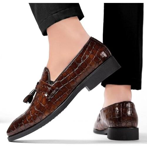 Fashion Men Breathable Comfortable High Quality Leather Casual Tassel Loafers Men Elegantes Slip On Male Driving Loafers