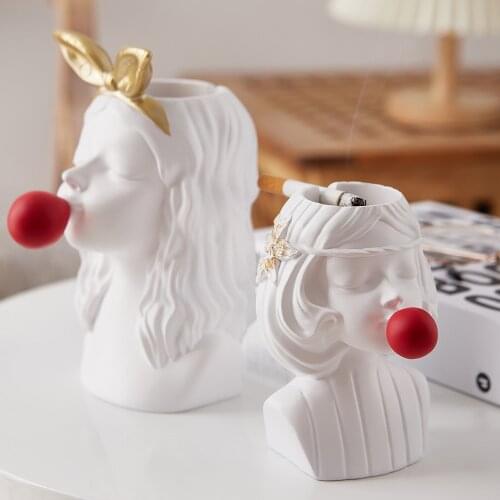 Statue Bubble Girl Sculpture Resin Ashtray Nordic Home Decoration Modern Living Room Bedroom Desktop Crafts Furnishings Ashtrays