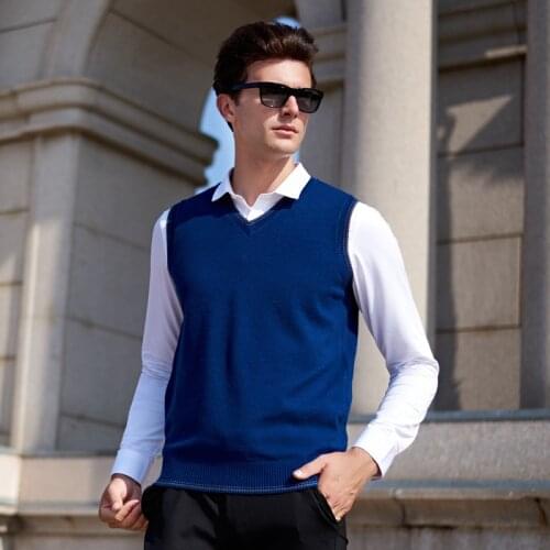 MRMT 2021 Brand Autumn Winter New Mens Vest Casual Knit Vest for Male Solid Color V-neck Tops Vest