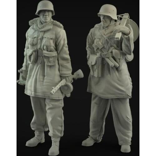 2 resin soldiers 1:35