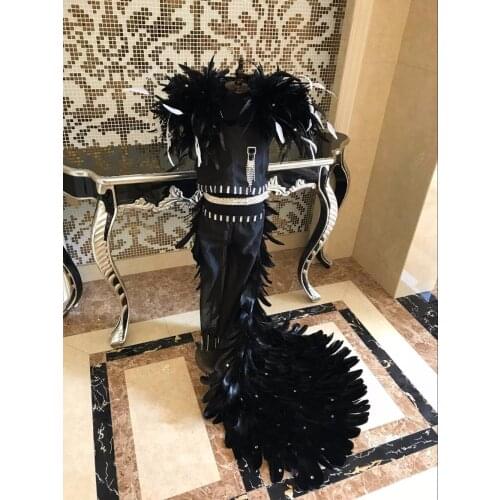 The boy swimwear catwalk dress collar feather feather model contest T station serves the creative costumes
