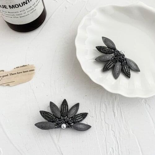 Origin Summer Metallic Shiny Rhinestone Maple Leaf Clip Hairpin for Women Black Color Pearl Barrettes Party Hair Accessories