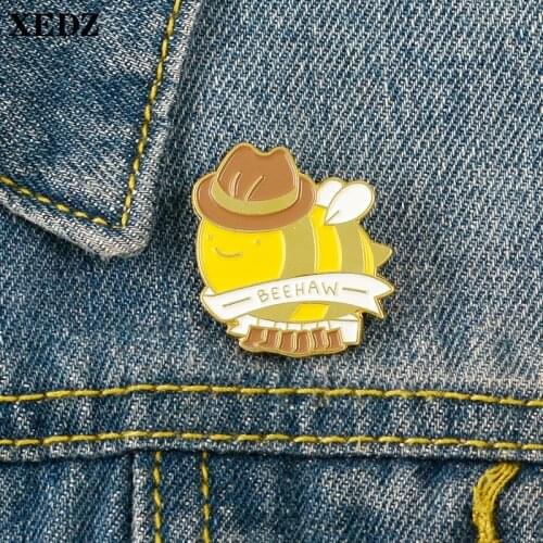 XEDZ Bee Baby Enamel Badge Gentlemans Hat Bee Lovely Wings Beehaw Ribbon Metal brooch Lapel Pack Clothing Button Pin Jewelry