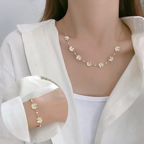 2021 Fashion Daisy Bracelets Necklace Personality Sweet White Pearl Metal Minimalist Chrysanthemum Bracelet Women Jewelry Gift