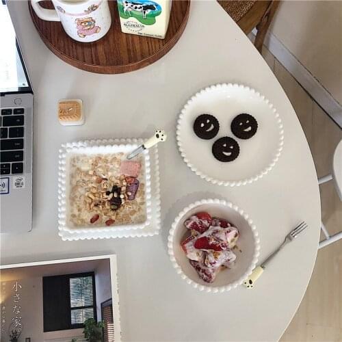 Japanese Style White Simple Pearl Edge Ceramic European Style Plate Cute Dessert Bowl Salad Bowl Bowl and Dish Set Posing