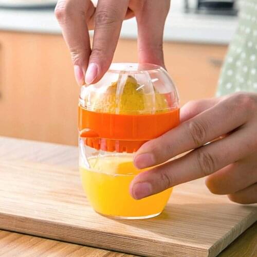 Lemon Squeezer With Lid Plastic Manual Lemon Juicer Orange Press Cup Citrus Squeezer with Pour Spout Fruit Tools KC0130