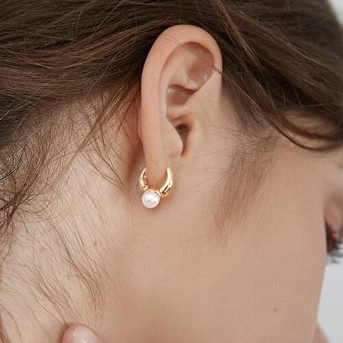 Female Simple Fashion Hoop Earrings White Round Small Pearl Earrings Vintage Yellow Gold Silver Color Wedding Earrings For Women