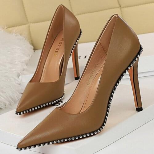 2021 Women 7.5cm 10.5cm High Heels Studded Rivets Bridal Pumps Lady Fetish Low Heels Lady Scarpins Stripper Office Leather Shoes