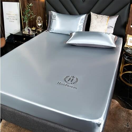 Double Bed A three-piece 100%Polyester Solid Fitted Sheet Mattress Cover Four Corners With Elastic Band Bed Sheet（pillowcases