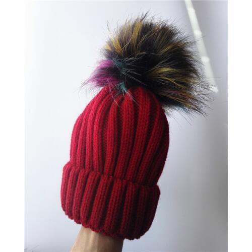 KUE040 Winter Knit Hat Rainbow Faux Raccoon Fur Pom pom Knitted Beanie 14cm Fur ball Hairball Slouchy Skullies Cap Bonnet Homme