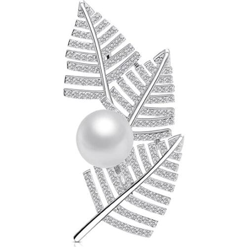 Beautiful Personality Trend Copper Brooch Three Leaves Pearl Copper Zircon Dress Backpack Dress Jewelry Accessories High Quality