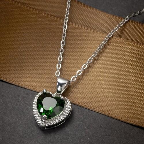 Green Crystals Pendant Necklace Charm For Women Wholesale Popular Clavicle Chain 2021 Classics Fashion Luxury Vintage Jewelry