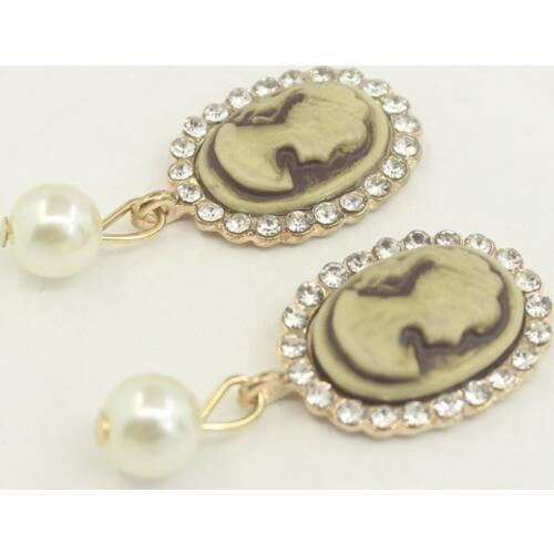 DIANCAN Pendant Rhinestone Jewelry Acrylic Flatback Gemstone Button Crystal for Wedding Costume Embellishment Fashion Applique