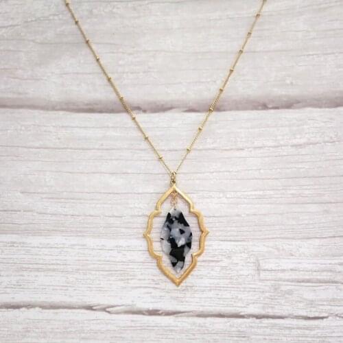 ZWPON Fashion Multiple Layers Quatrefoil Hollow Alloy Pendant Necklace Inlay Rhombus Hollow Acrylic Acetate Necklace for Woman
