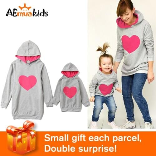 Love Hooded Sweaters Mother Daughter Matching Hoodies Mommy and Me Clothes Family Look Mom Baby Women Girls Sweatshirts Outfits