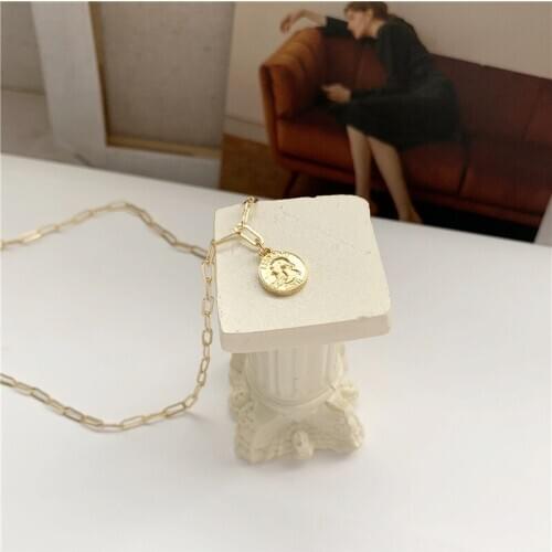 Vintage Solid Color Round Metal Portrait Relief Disc Coin Pendent Necklace for Women Men Girls Kids Neck Jewelry Gift Wholesale