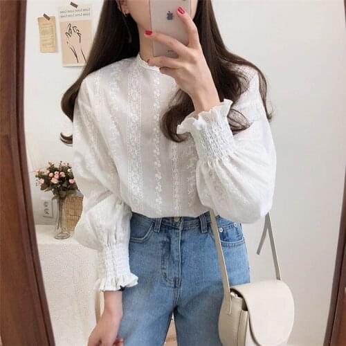 Fashion Floral Embroidery White Women Blouses Shirts O-neck Lantern Sleeve Loose Female Shirts Tops Elegant Femme Tops 2019