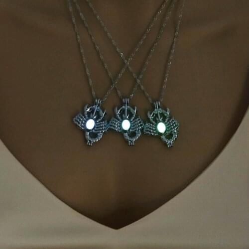 2019 In The Dark shine Luminous Pendant Necklace green leaves pattern Luminous Pendant Necklace Jewelry women Halloween Gifts