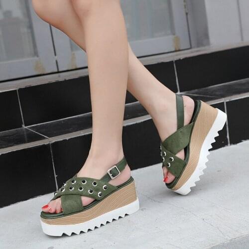 Open Toe High Heel Wedge Shoes Thick Bottom Muffin Sandals Female Summer Buckle Suede Rivet Sandals Womens 2018 Summer Shoes