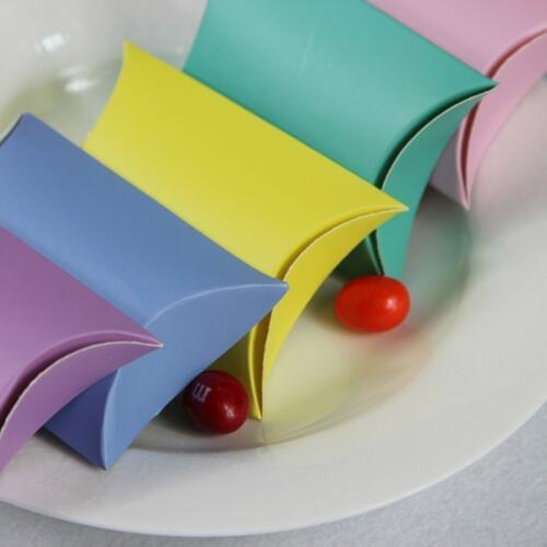 50pcs Pillow Wedding Party Favor Paper Gift Box Candy Boxes Supply Accessories Favour Kraft Paper Gift Boxes 9 x 6.5 x 2.5cm