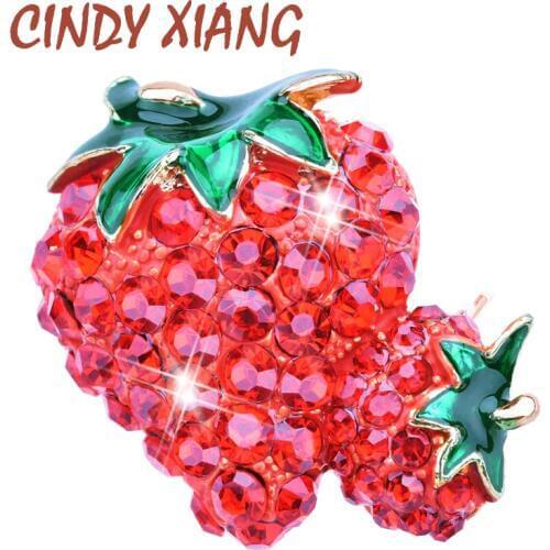 CINDY XIANG Rhinestone Strawberry Brooches for Women Fashion Jewelry Fruit Accessories T-shirt Brooch Pin High Quality New 2018