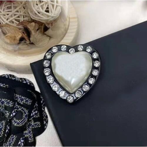 2020 New Hot Brand Fashion Jewelry For Women Heart Brooches Guitar Party Sweater Brooches C Name Stamp Vintage