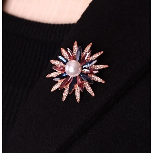 Crystal Sun Flower Brooch Womens All-match Pearl Brooch European Retro Simple Fashion Brooch Badge Jewelry Accessories Gift