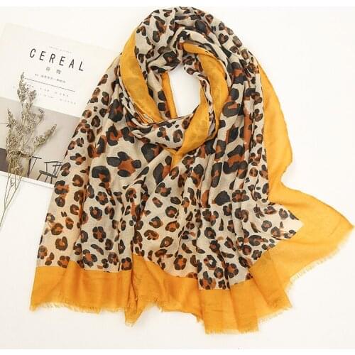 2020 New Arrival Leopard Printed Scarf Shawls Tassels Muslim Hijabs Large Size Head Wraps Fashion Mufflers Turbans 1PC Retail
