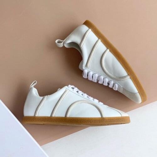 Women Shoes 2021 Spring and Summer New Ladies Pure Color Casual Shoes Flat Bottom or Lace Up White Shoes