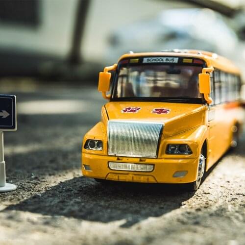 Alloy Diecast School Bus Transporter Student Truck Pull Back Action Light&Sound Shuttle Bus Vehicle Model Kids Hobby Toys