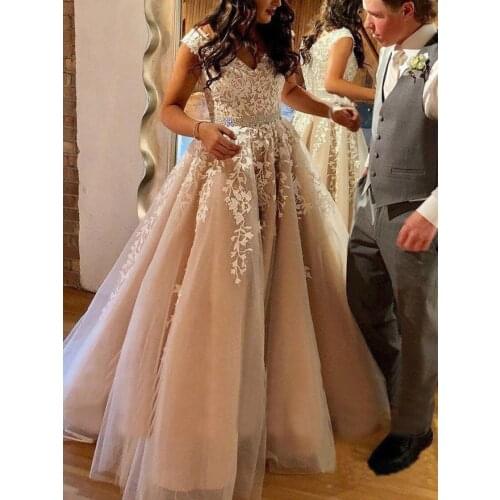 2021 Wedding Dresses Sleeveless Lace V-neck Small Sweep Brush Train Zipper Back Ball Gown Bridal Dress Robe De Mariee