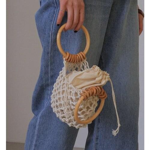 Casual Retro Woven Handbag Wooden Handle with Inner Cloth Drawstring Bucket Bag Vacation Beach Style Wrist Pack for Ladies