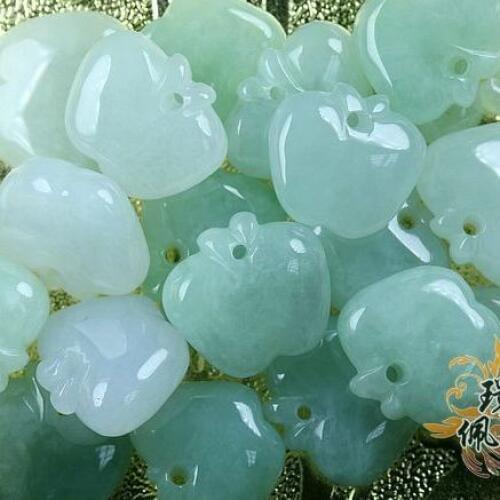 Natural A goods jade ice species characteristics flat cute little apple pendant diy jewelry accessories jade scattered beads li