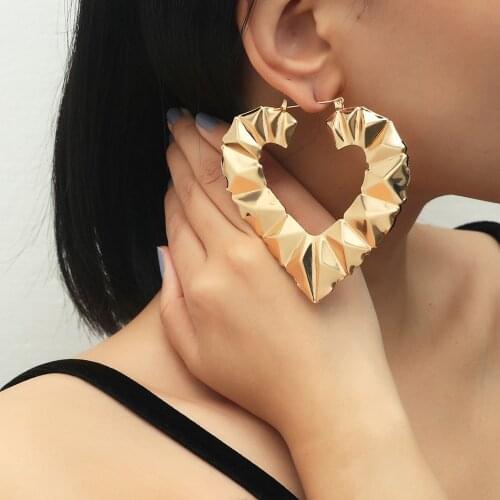 2021 Exaggerated Alloy Over Size Heart Shape Hoop Earrings Statement Jewelry for Women Metal Geometric Big Hip Hop Earrings Gift