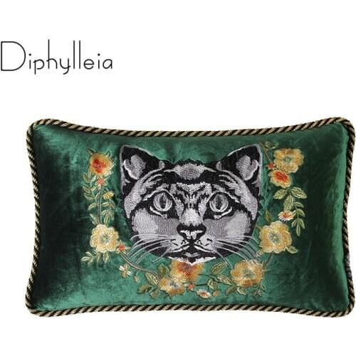 Diphylleia vintage luxury velvet animal cat embroidery Throw cushion case Living Room Sofa Dark Green rectangle pillow cover