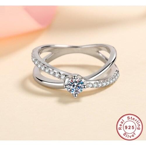 Geoki 925 Sterling Silver Round Perfect Cut 0.3 ct Passed Diamond Test D Color VVS1 Moissanite Engagement Ring for Women Gift